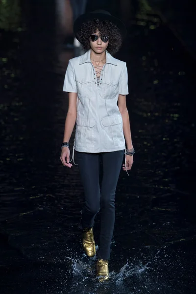 Look 49